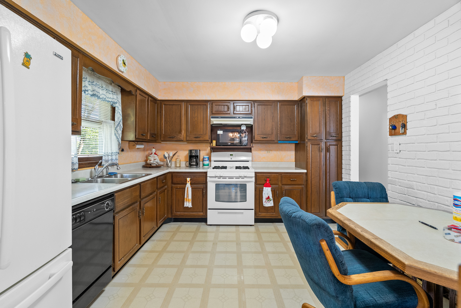 7831 Clarendon Hills Road