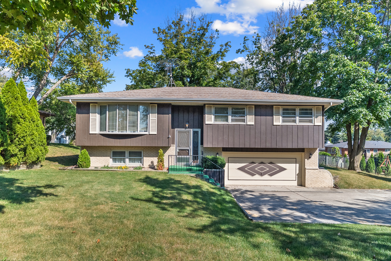 7831 Clarendon Hills Road