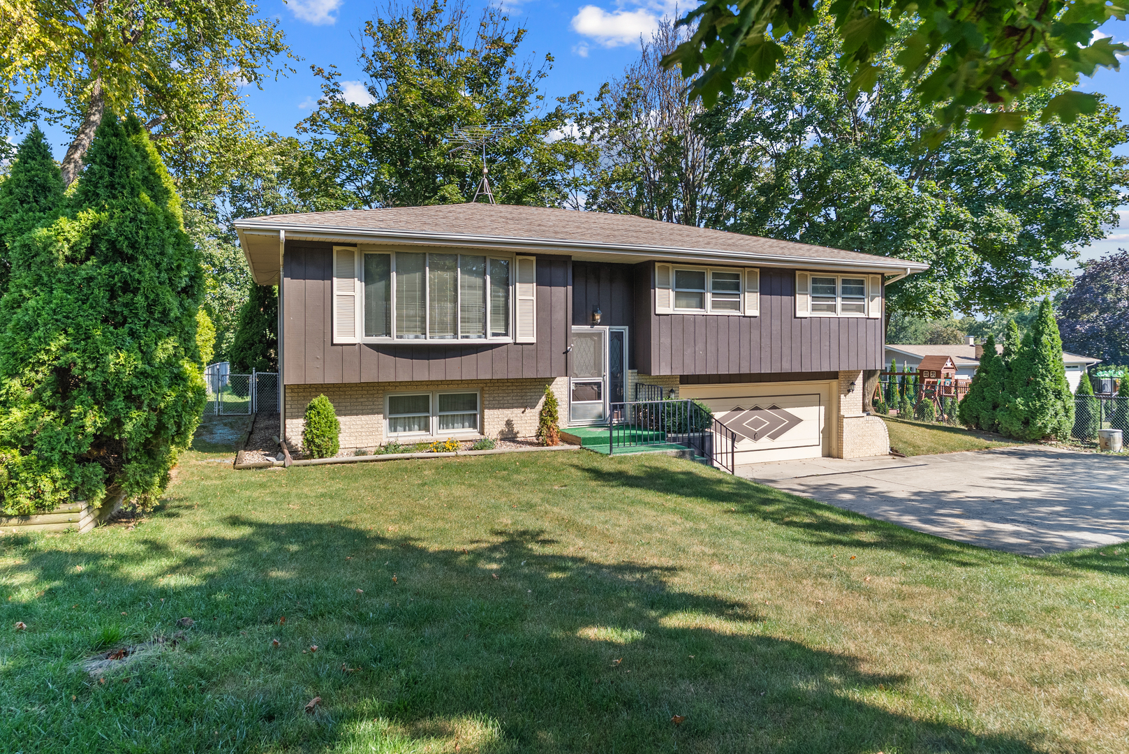 7831 Clarendon Hills Road