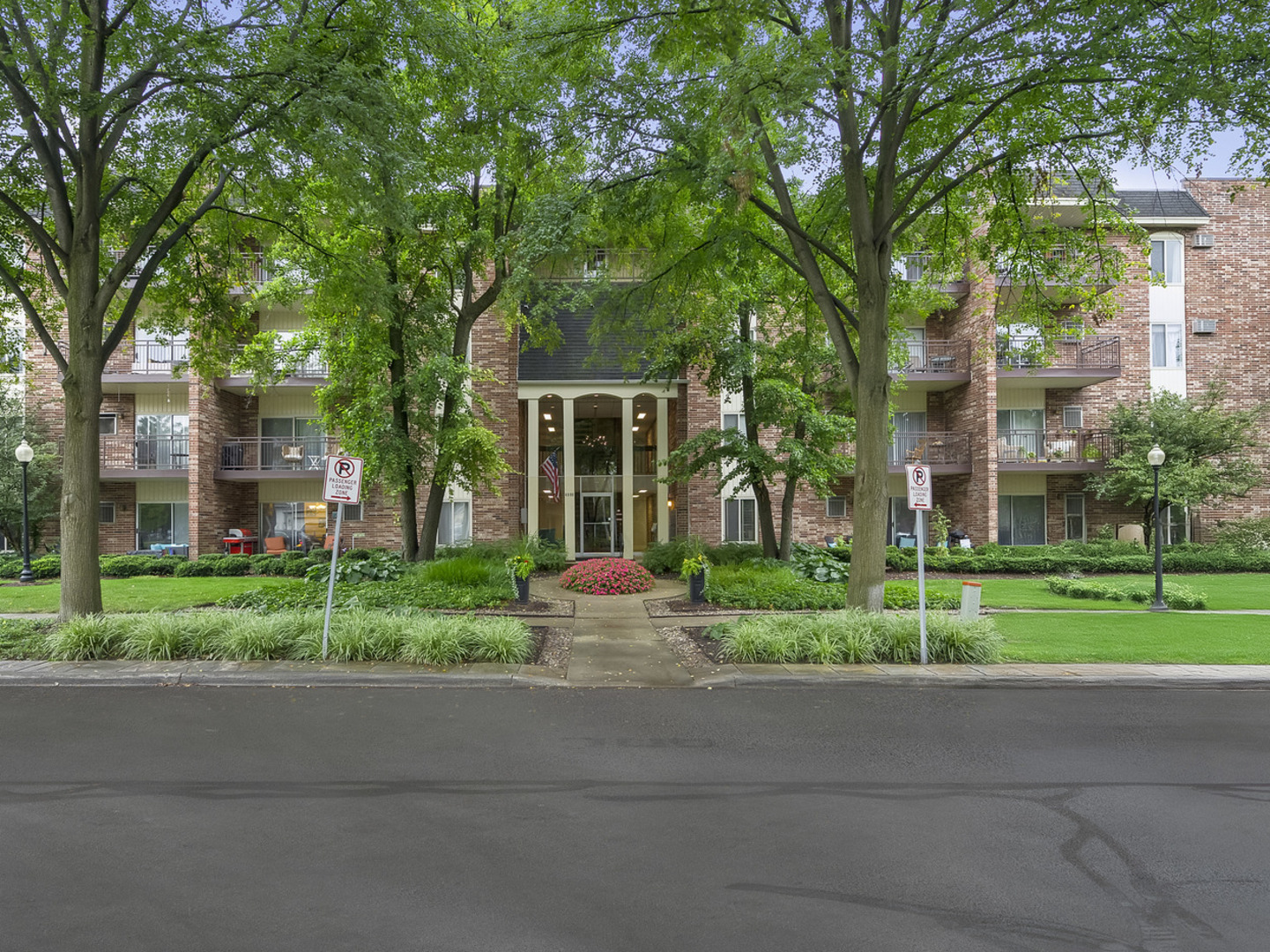4900 Forest Avenue Unit: 204