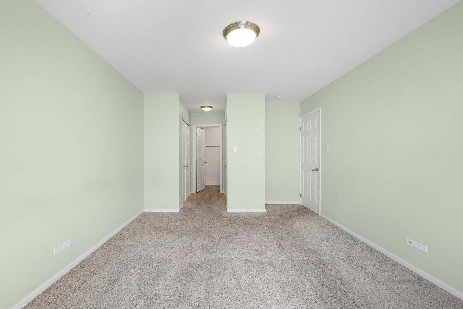 4900 Forest Avenue Unit: 204