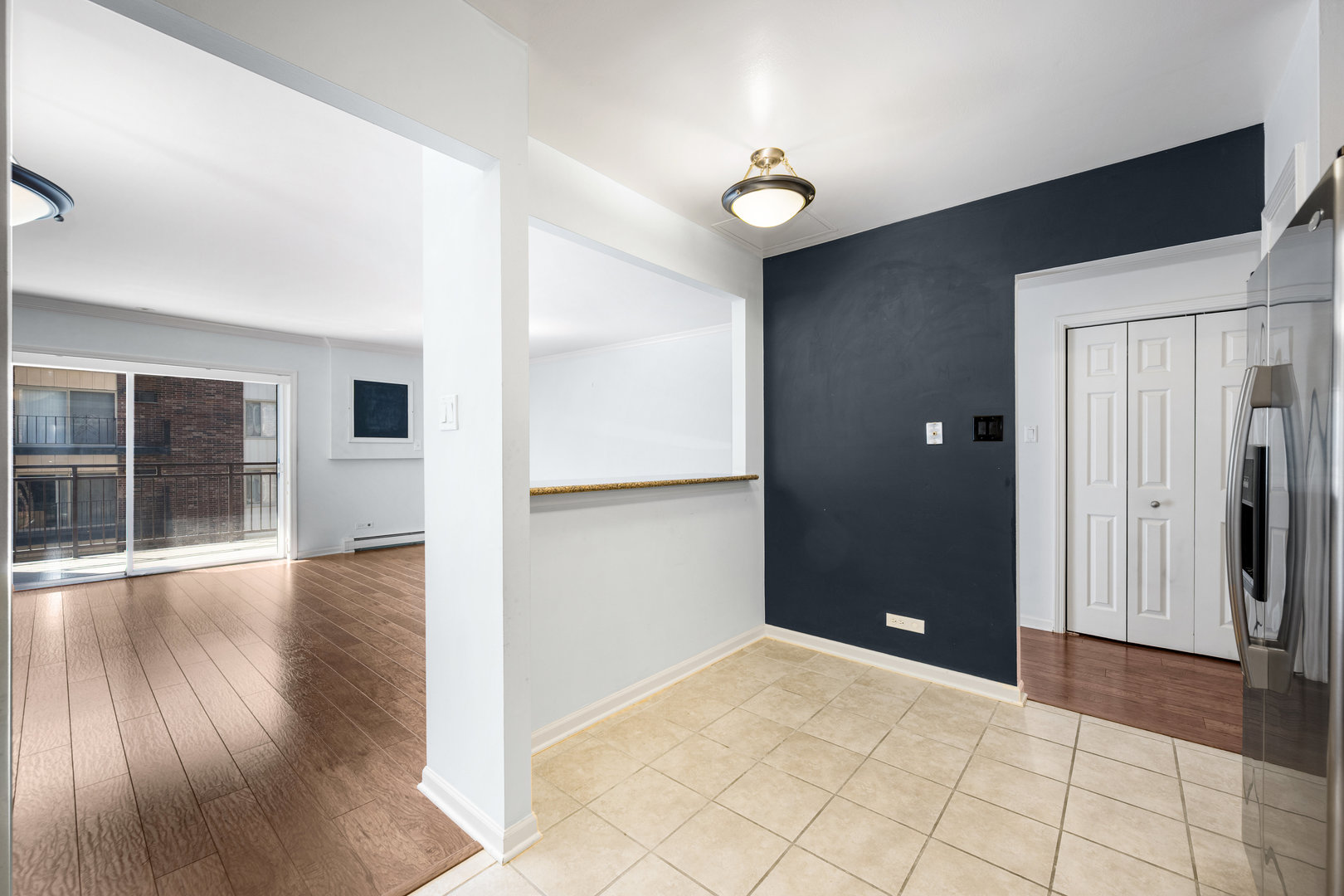 4900 Forest Avenue Unit: 204
