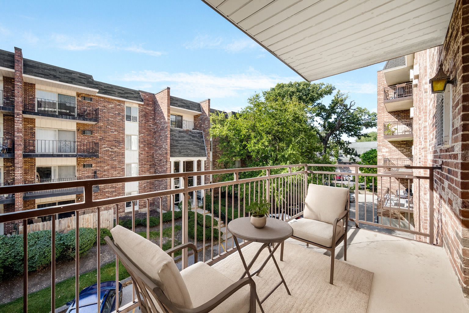 4900 Forest Avenue Unit: 204