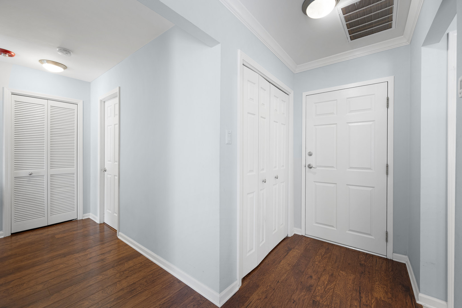 4900 Forest Avenue Unit: 204