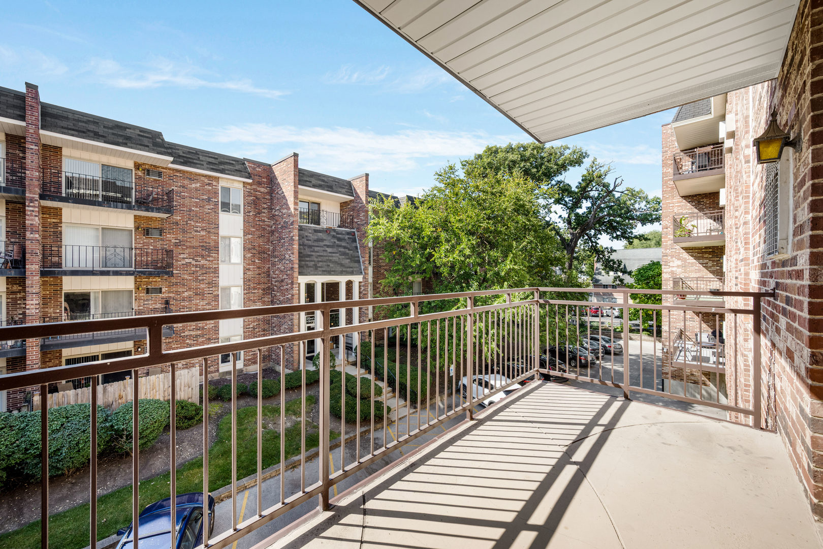 4900 Forest Avenue Unit: 204