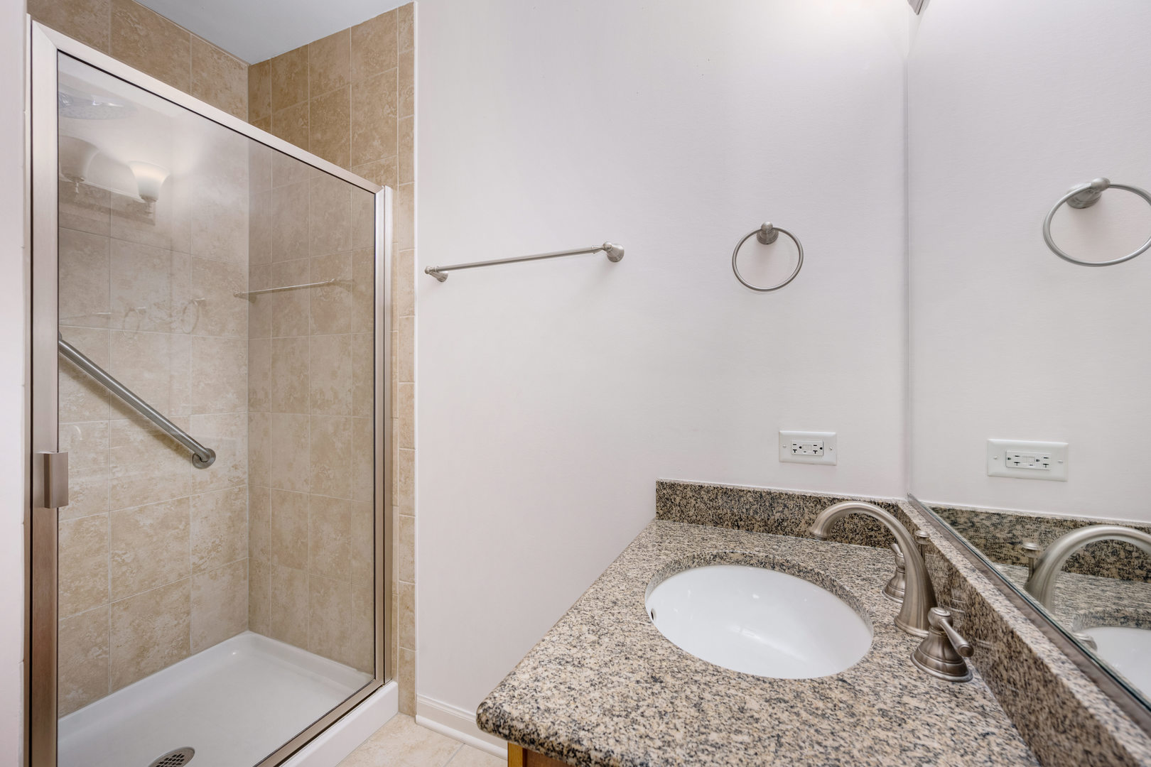 4900 Forest Avenue Unit: 204