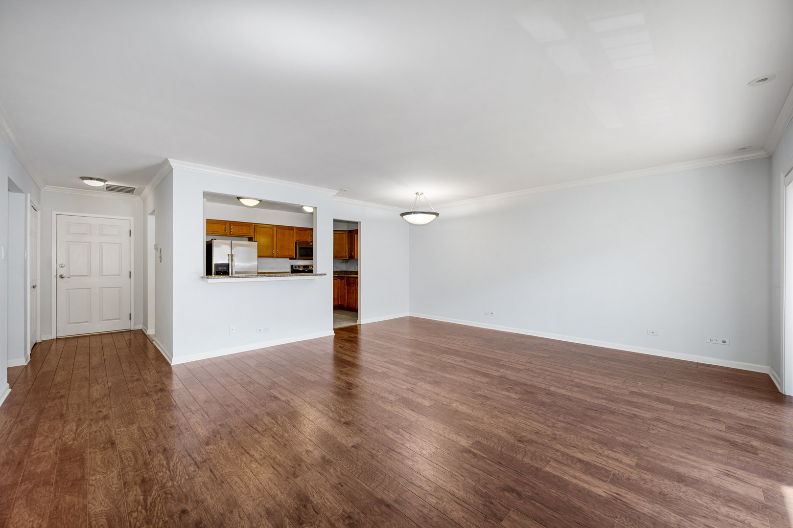 4900 Forest Avenue Unit: 204