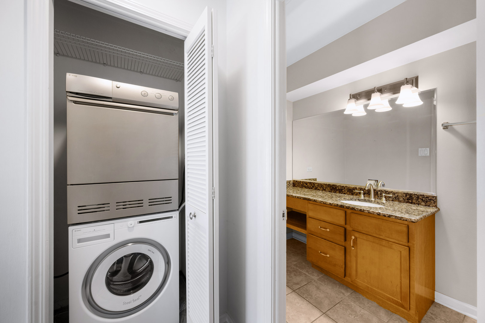 4900 Forest Avenue Unit: 204