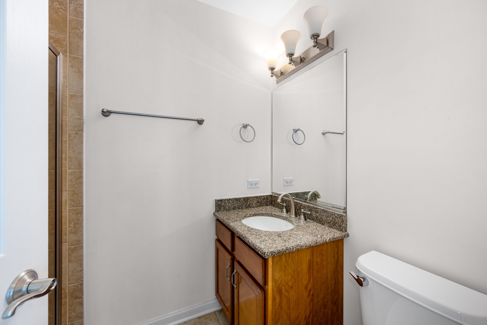4900 Forest Avenue Unit: 204