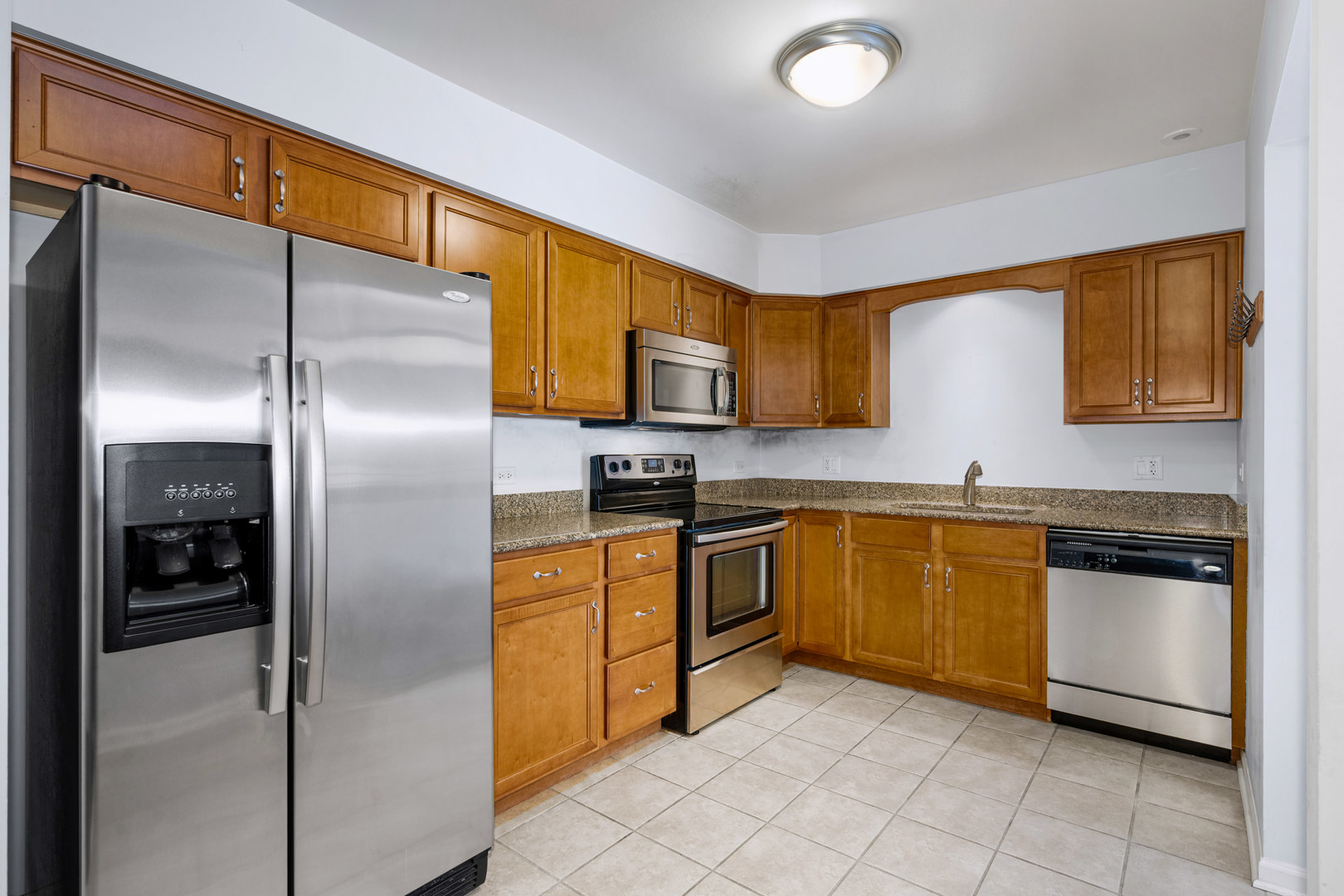 4900 Forest Avenue Unit: 204