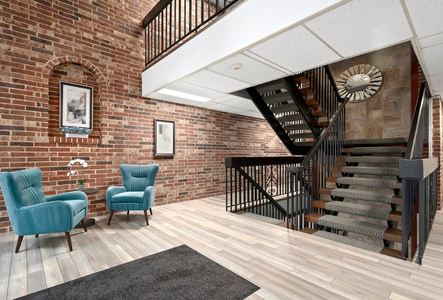 4900 Forest Avenue Unit: 201