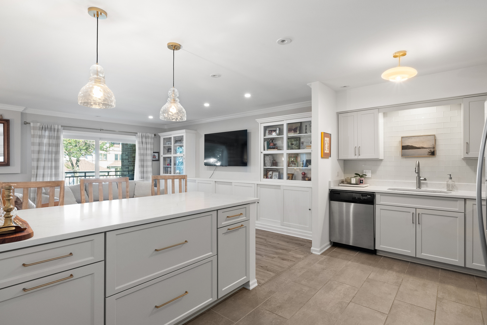 4900 Forest Avenue Unit: 201