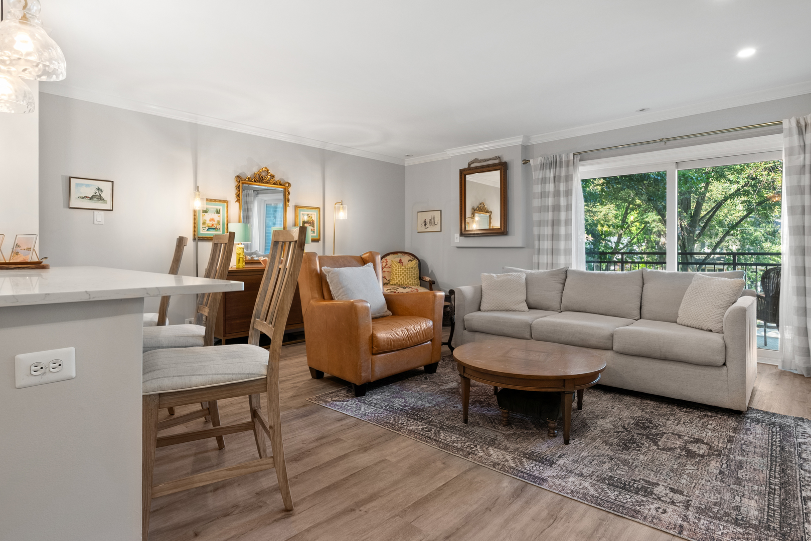 4900 Forest Avenue Unit: 201