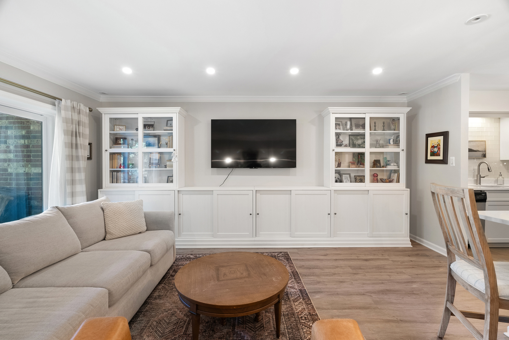 4900 Forest Avenue Unit: 201
