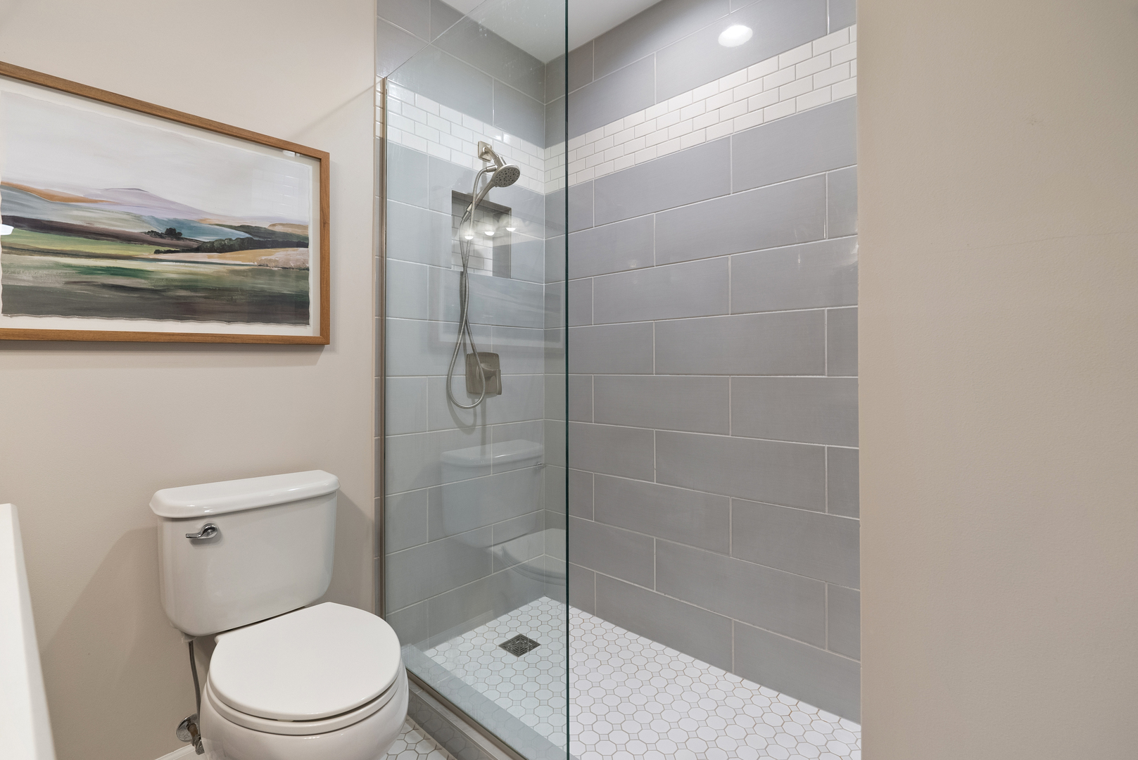 4900 Forest Avenue Unit: 201