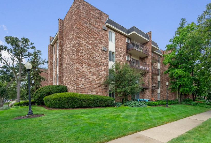 4900 Forest Avenue Unit: 201