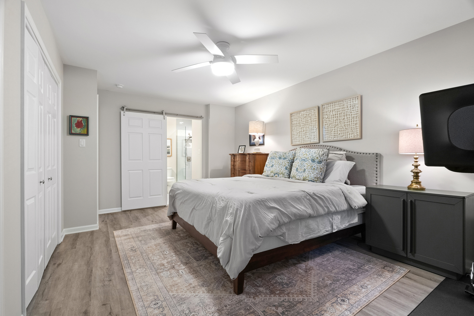 4900 Forest Avenue Unit: 201