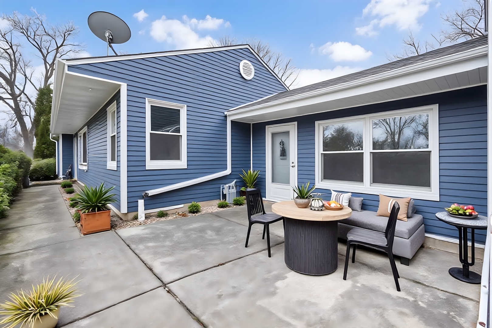 5522 PERSHING Avenue