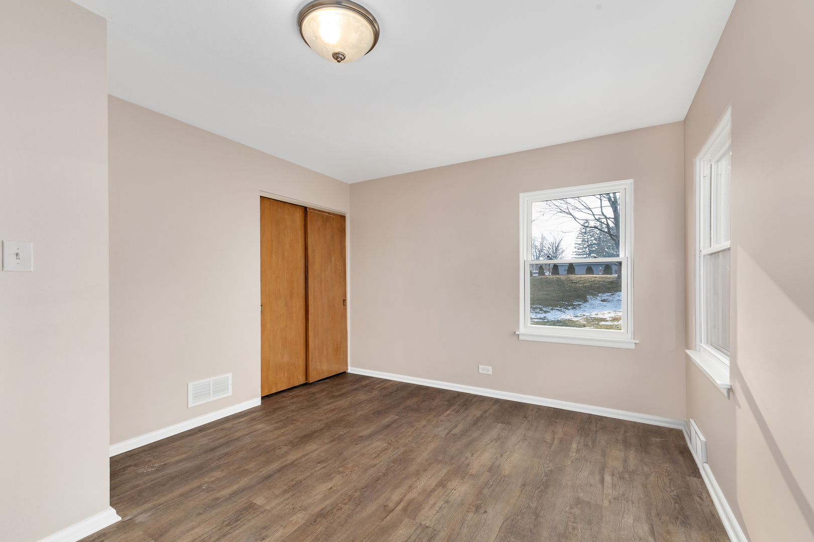 5522 PERSHING Avenue