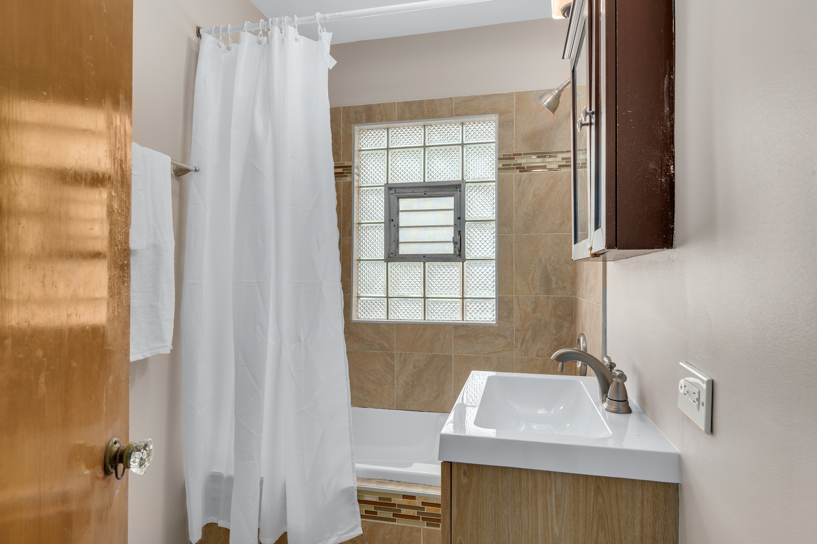 5522 PERSHING Avenue