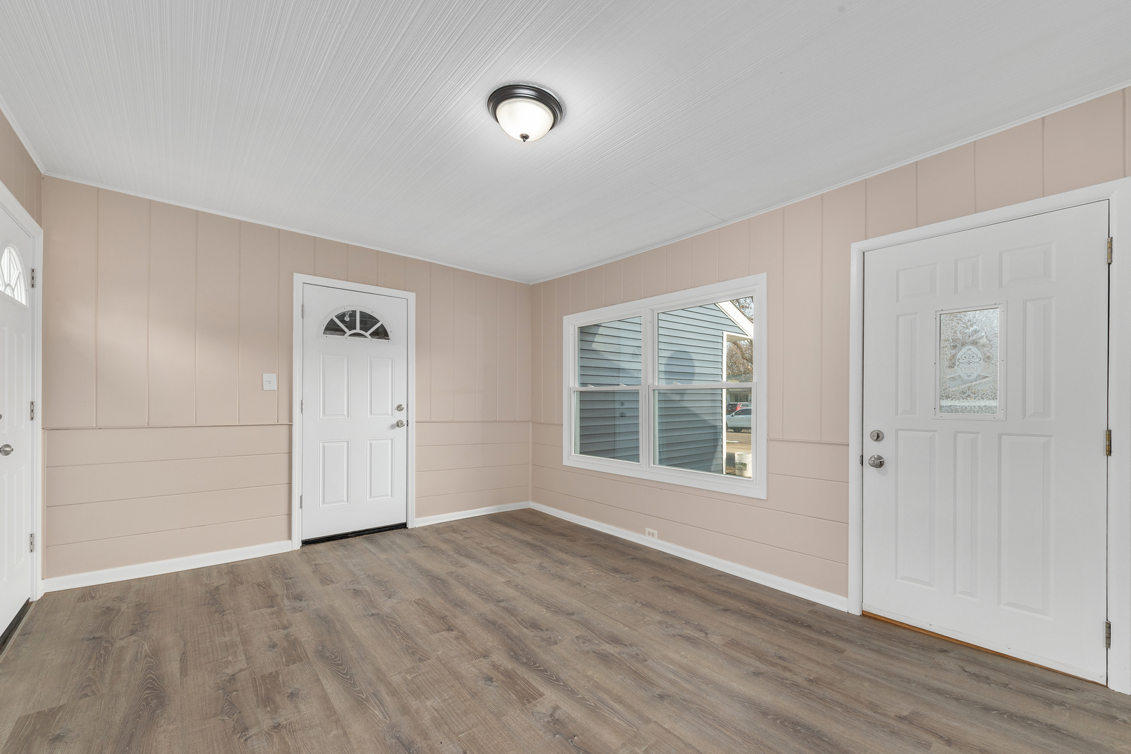 5522 PERSHING Avenue