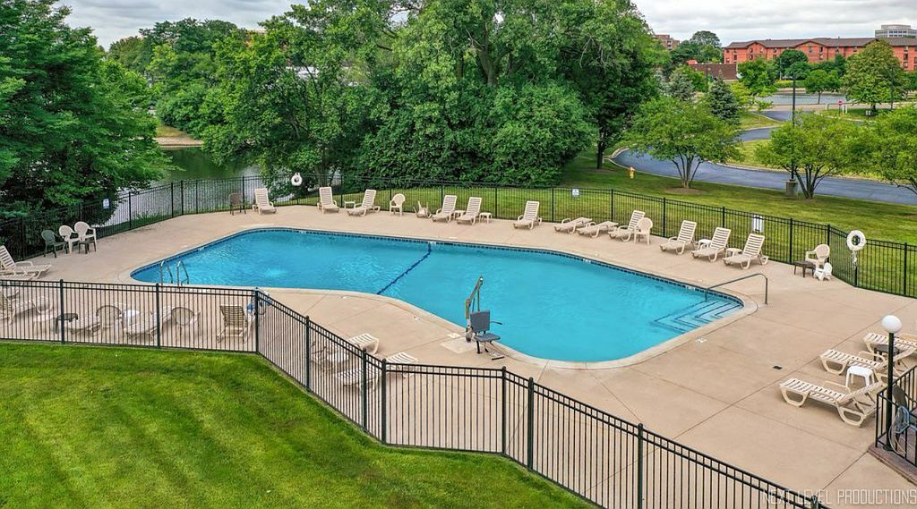 2000 Saint Regis Drive Unit: 6B