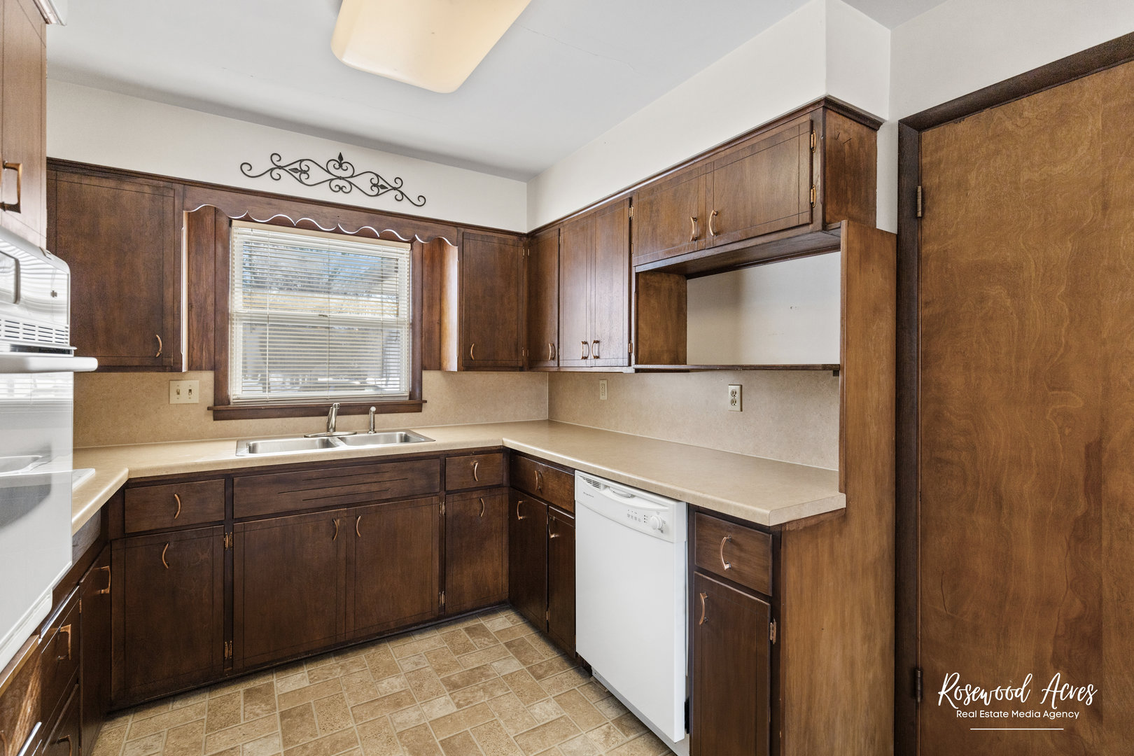 160 E Pendexter Avenue