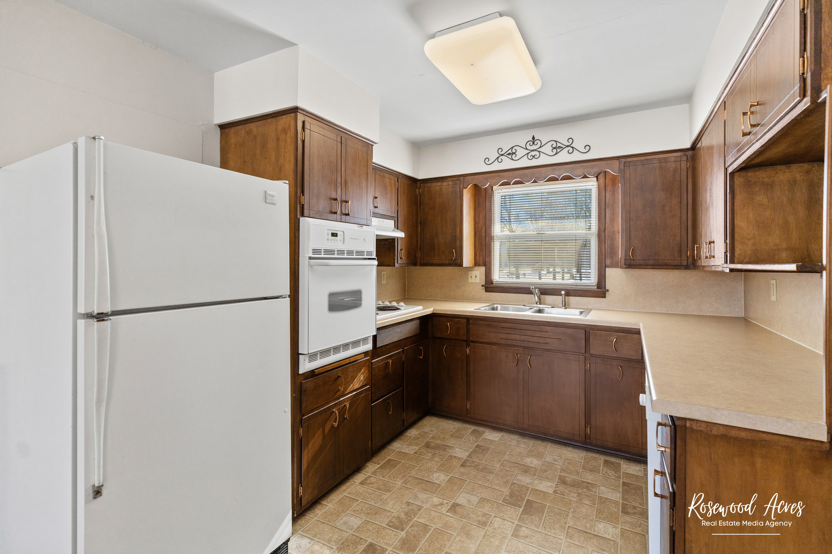 160 E Pendexter Avenue