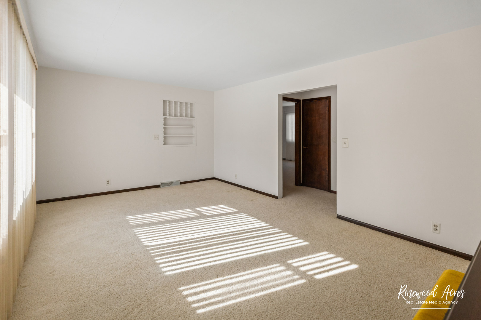 160 E Pendexter Avenue