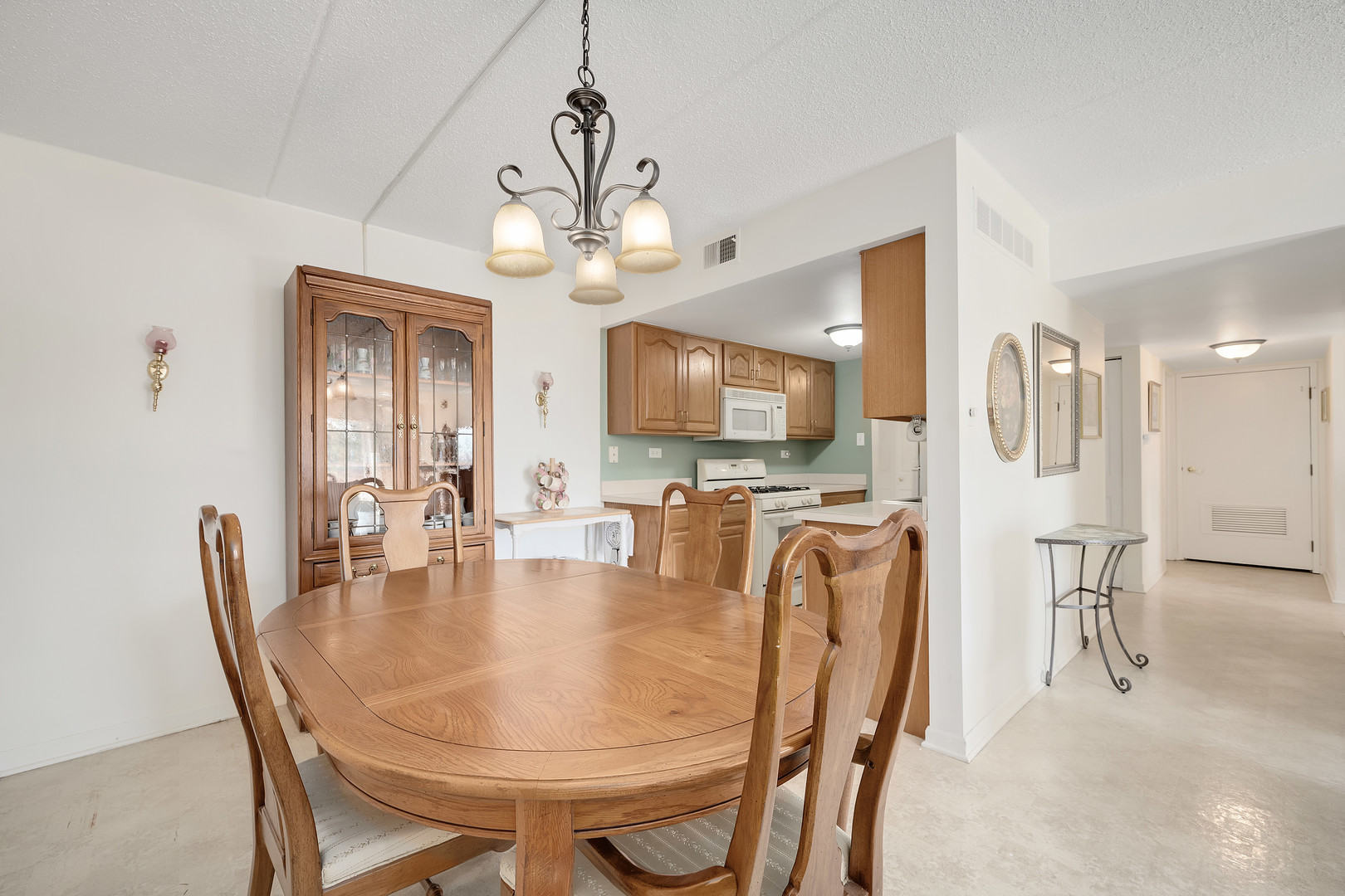 8025 WOODGLEN Lane Unit: 207