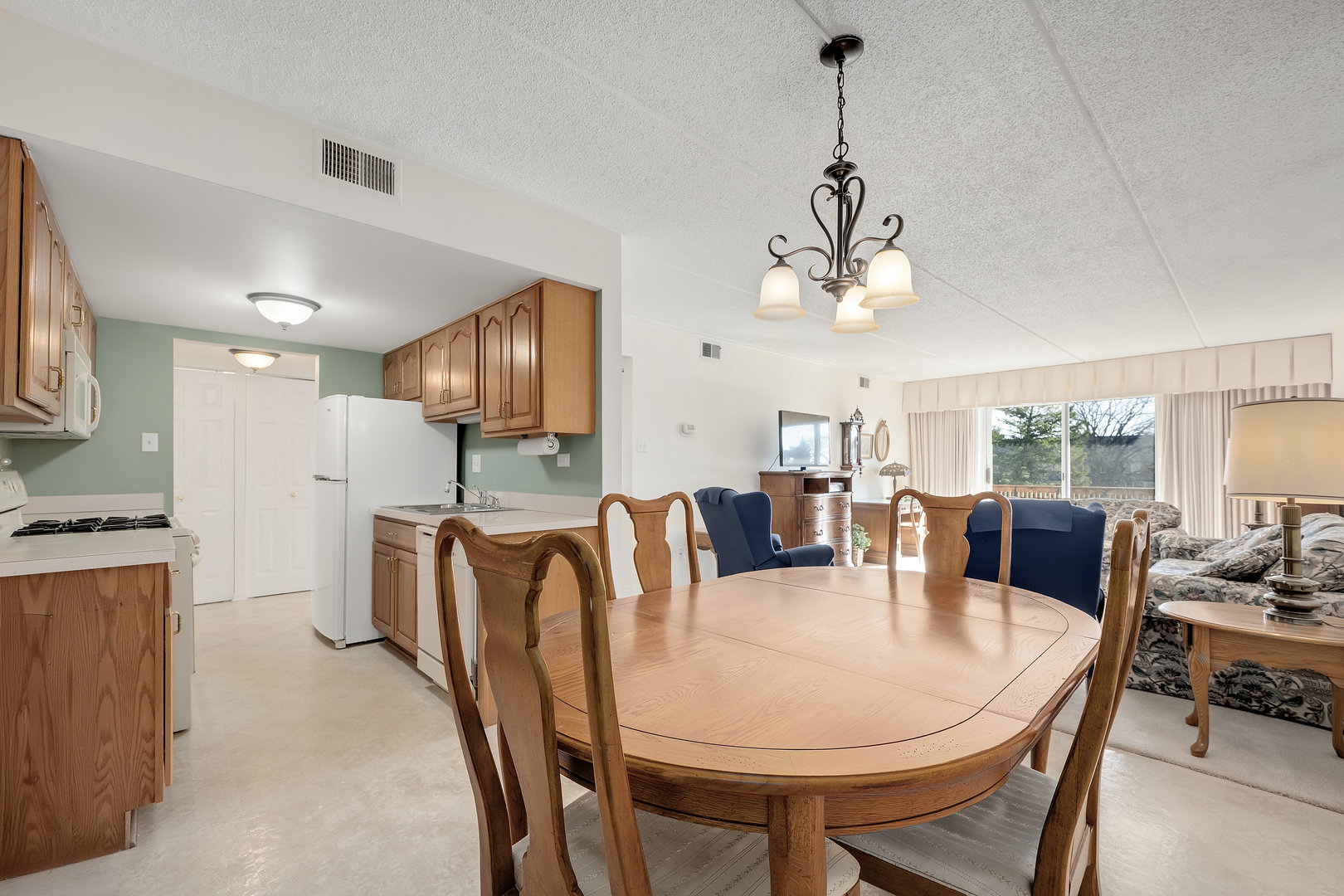 8025 WOODGLEN Lane Unit: 207