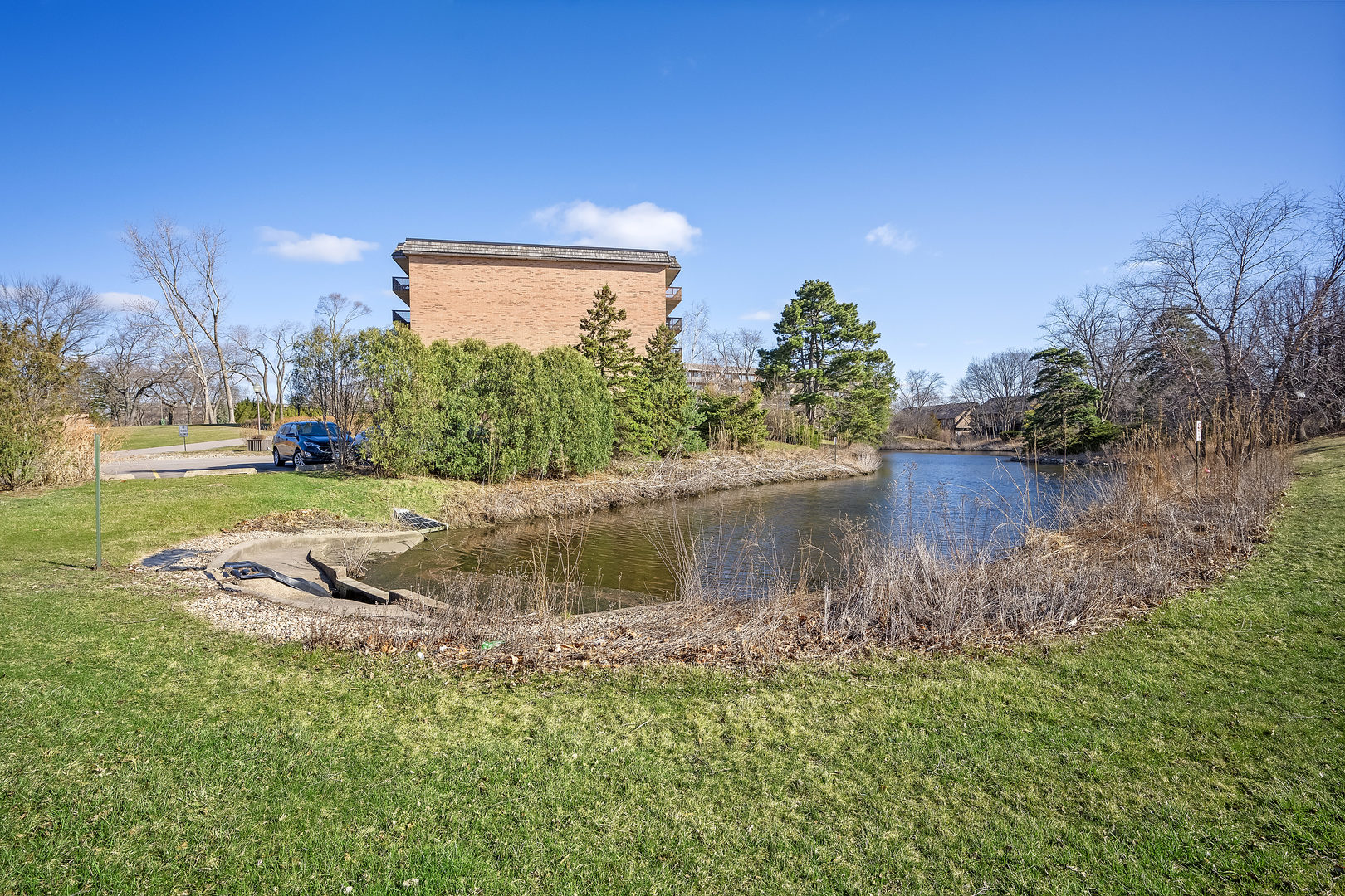 8025 WOODGLEN Lane Unit: 207