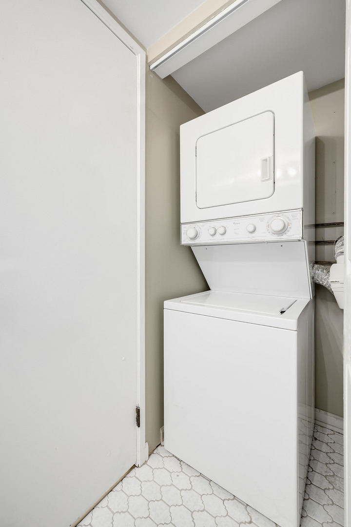 8025 WOODGLEN Lane Unit: 207