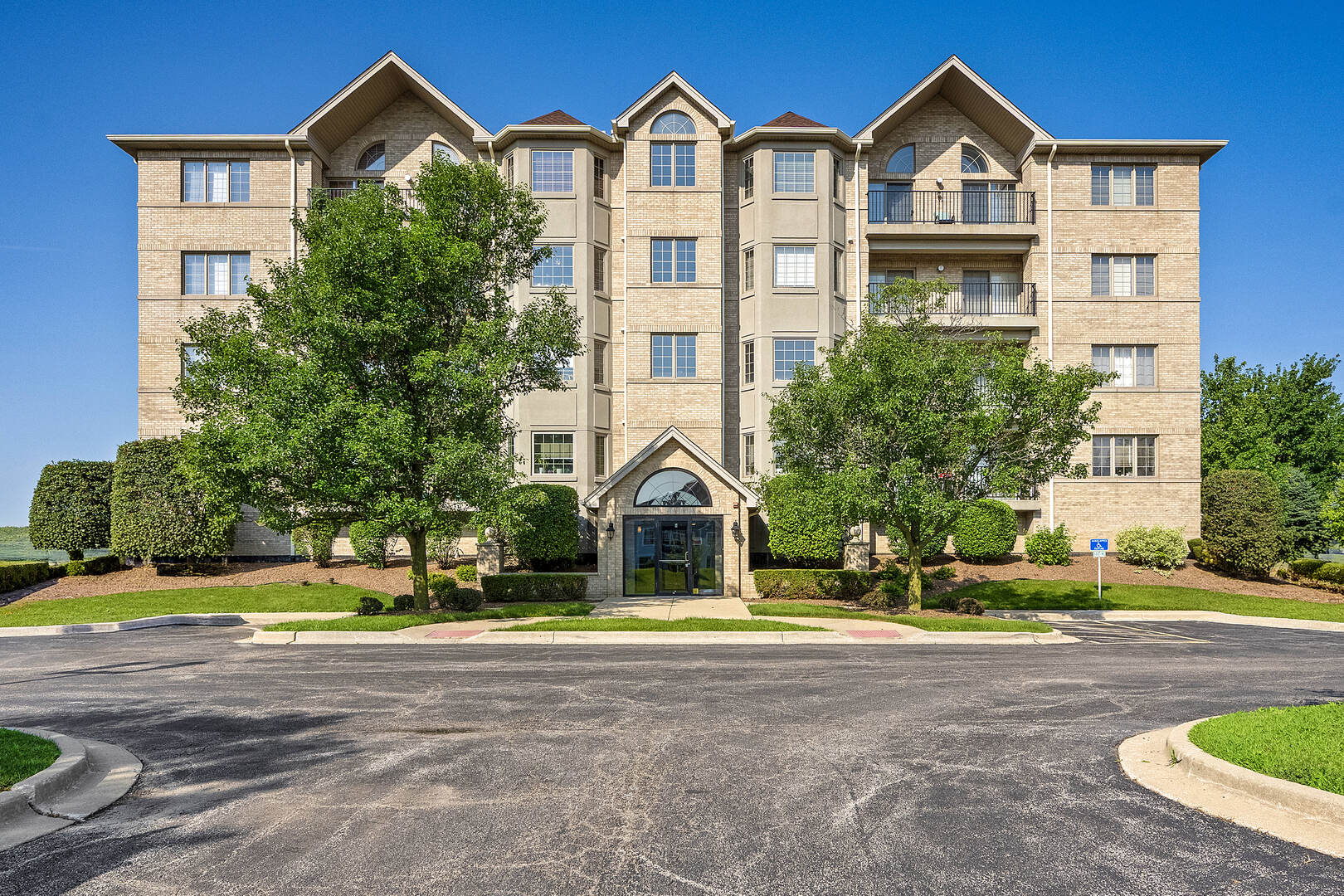 8505 Woodward Avenue Unit: 102