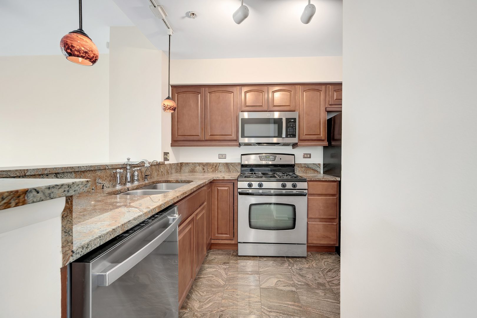 1008 E Wilson Avenue Unit: 1008