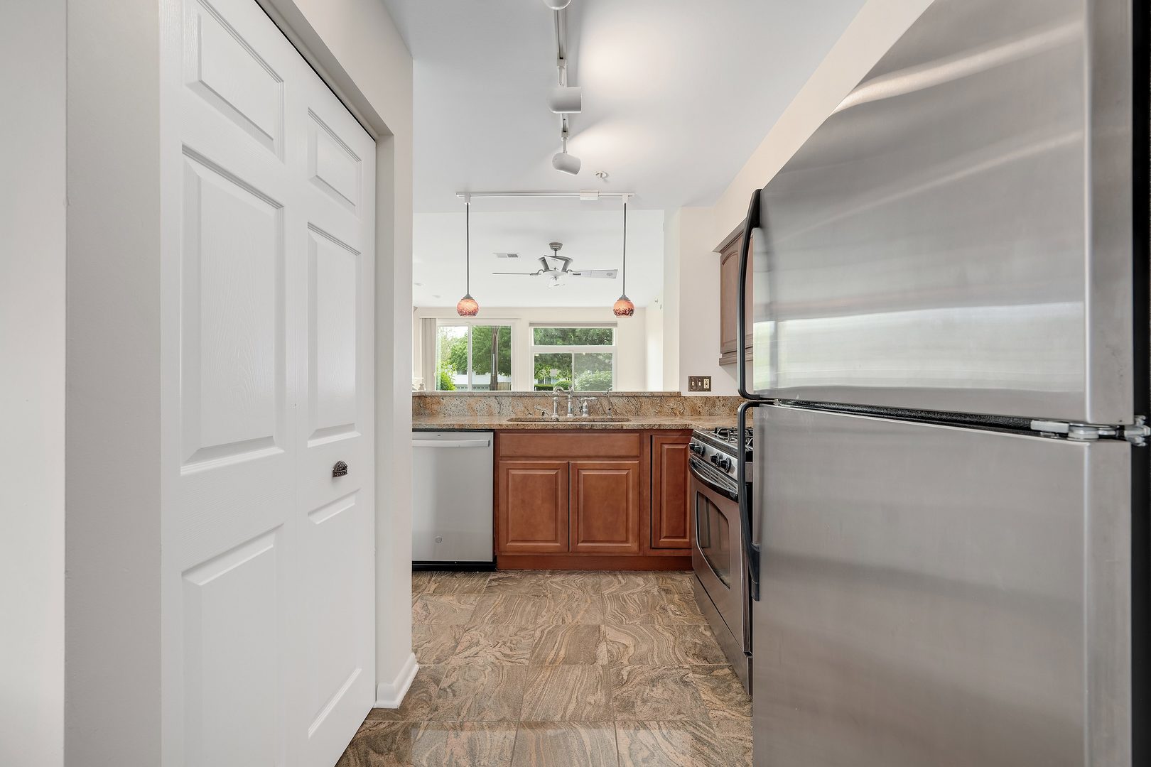 1008 E Wilson Avenue Unit: 1008