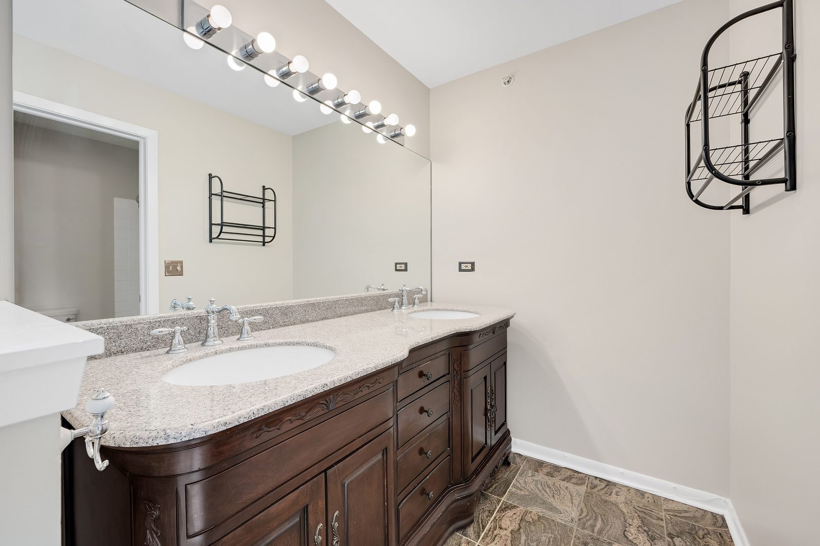 1008 E Wilson Avenue Unit: 1008
