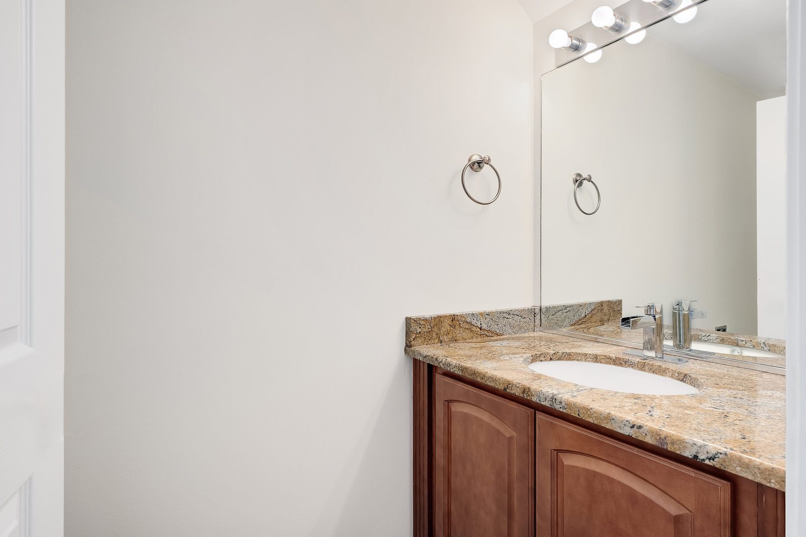 1008 E Wilson Avenue Unit: 1008