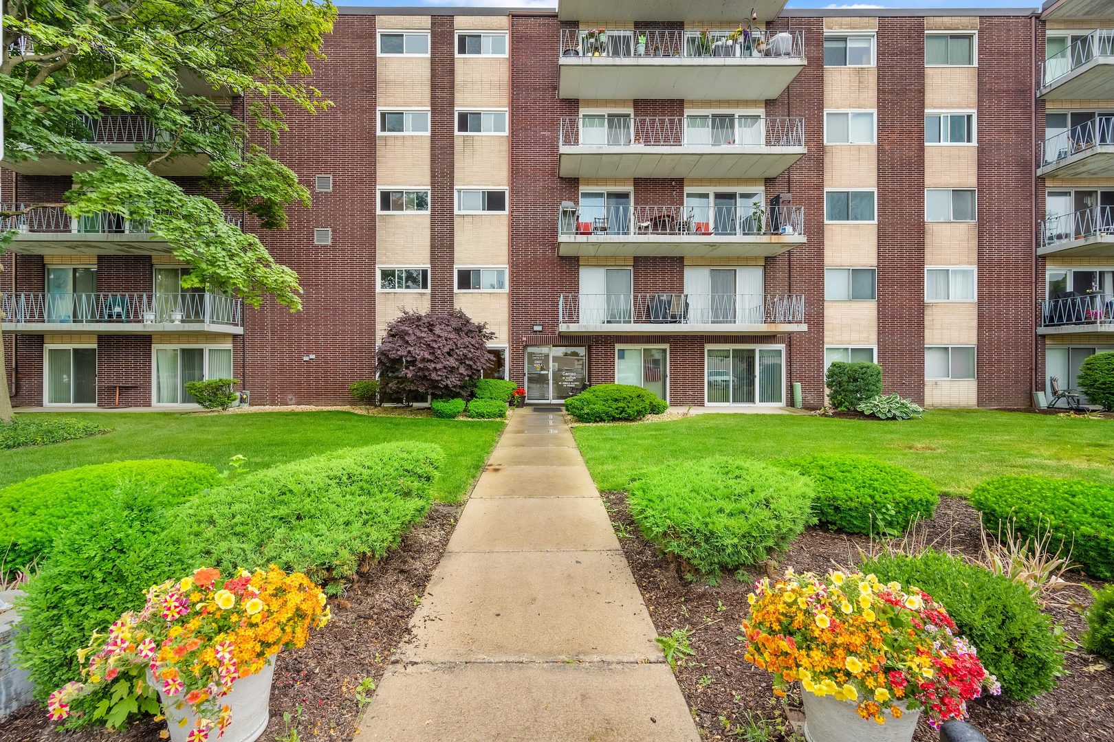 2900 MAPLE Avenue Unit: 4A