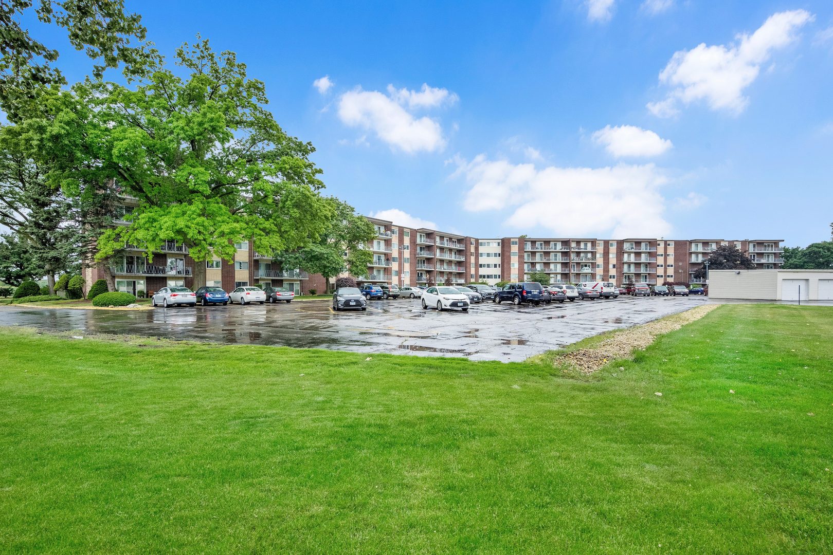 2900 MAPLE Avenue Unit: 4A