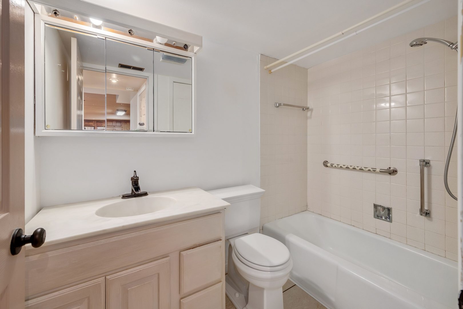 2900 MAPLE Avenue Unit: 4A