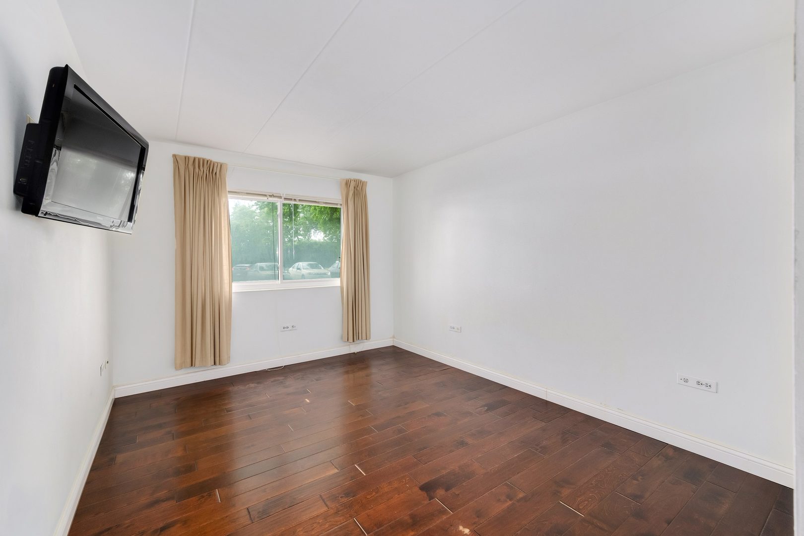 2900 MAPLE Avenue Unit: 4A