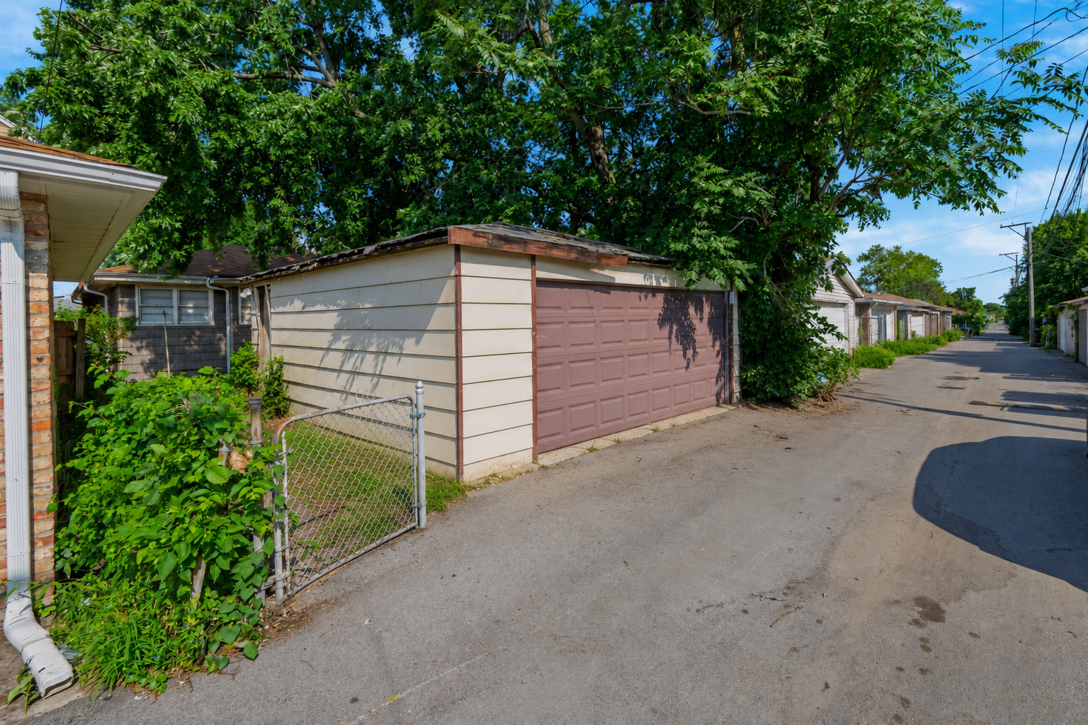 833 N Keeler Avenue