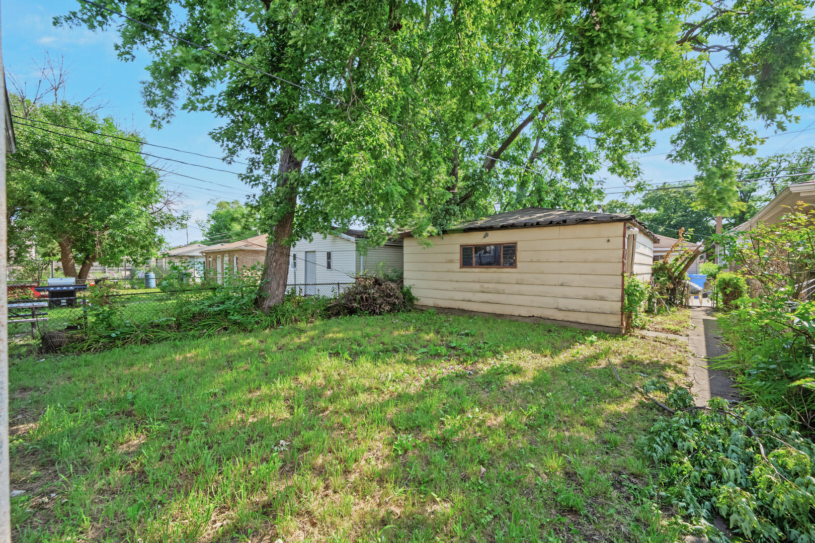 833 N Keeler Avenue
