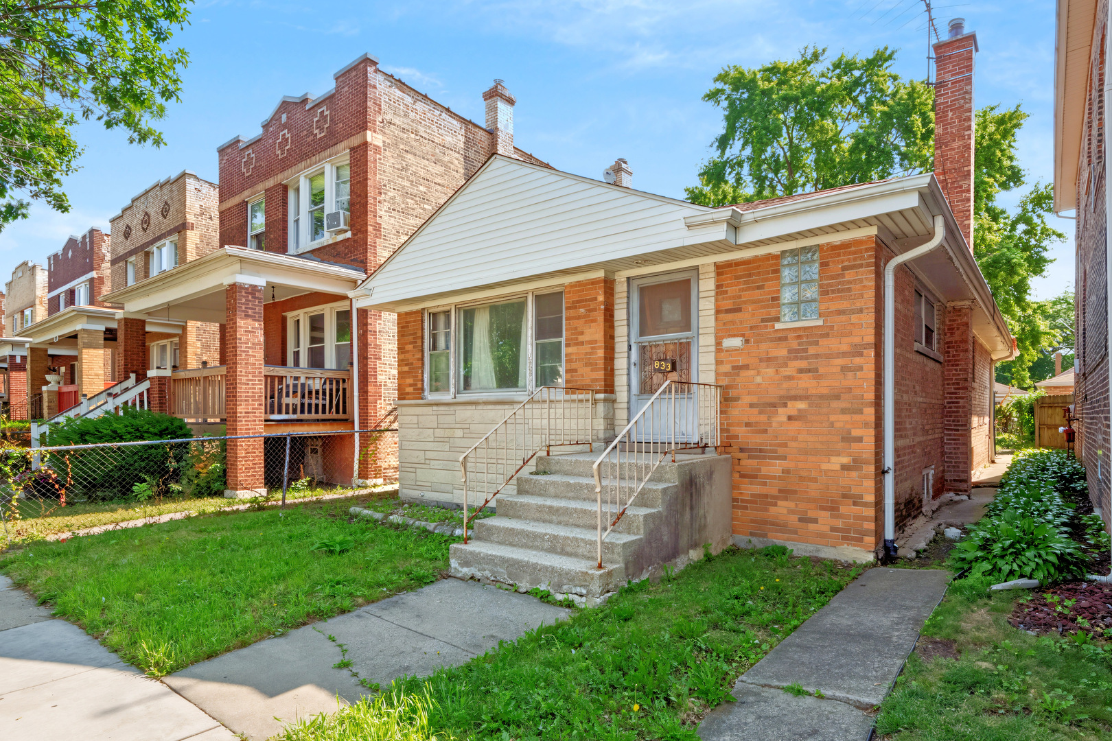 833 N Keeler Avenue