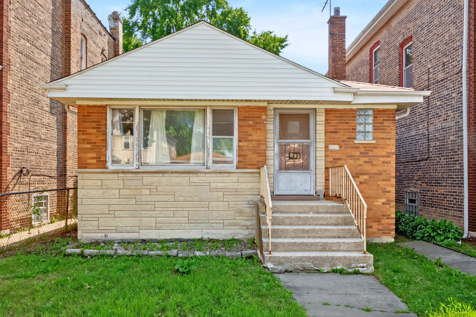 833 N Keeler Avenue