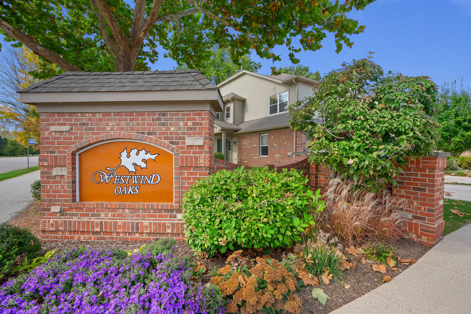 1200 Oakleaf Court