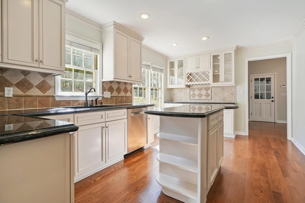 5561 Woodsong Trail