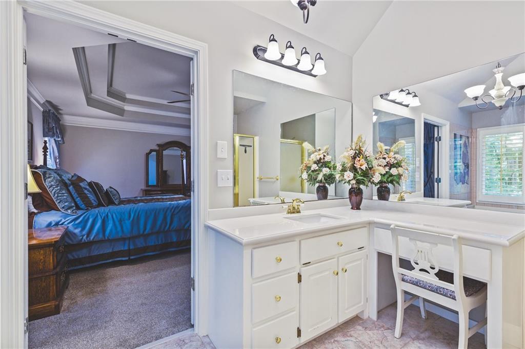 1021 Oak Way