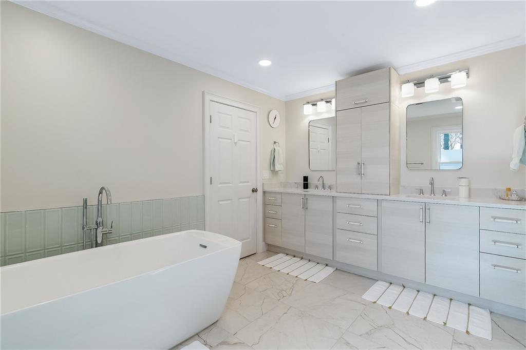 7155 Roswell Road Unit 16